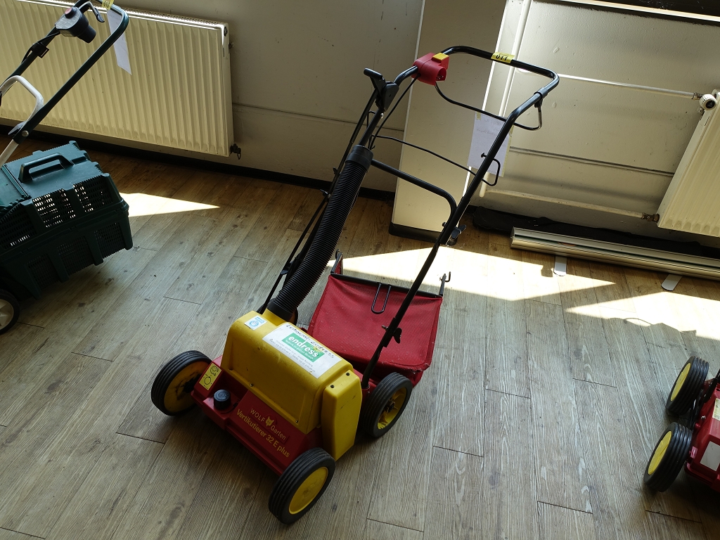 Elektro-Vertikutierer WOLF-GARTEN UV32E PLUS